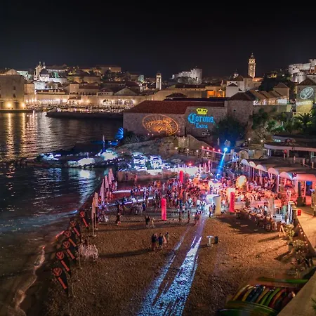 Nia Deluxe & Elegance *