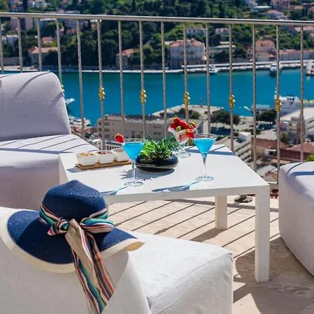 Nia Deluxe & Elegance