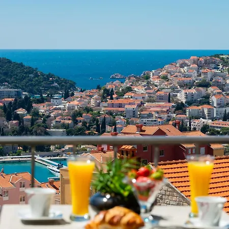 Nia Deluxe & Elegance