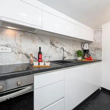 Nia Deluxe & Elegance