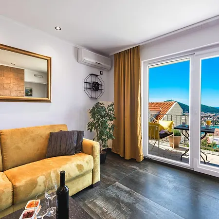 Nia Deluxe & Elegance Apartment *