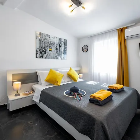 Nia Deluxe & Elegance Apartment *