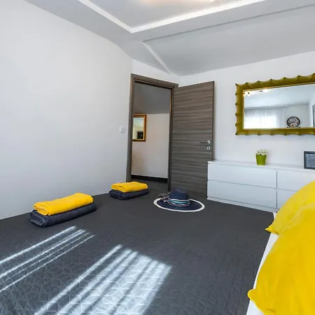 Apartment Nia Deluxe & Elegance