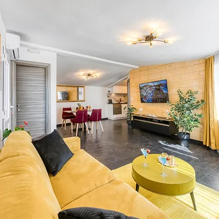 Nia Deluxe & Elegance Apartment