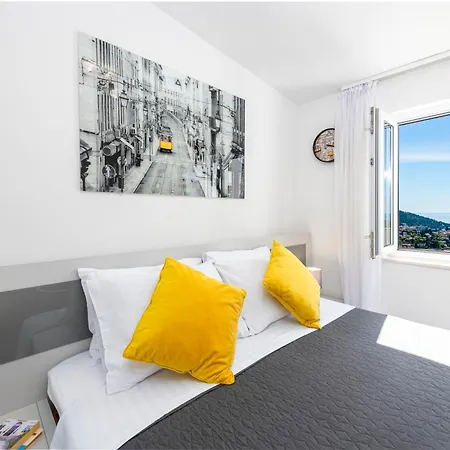 Nia Deluxe & Elegance *