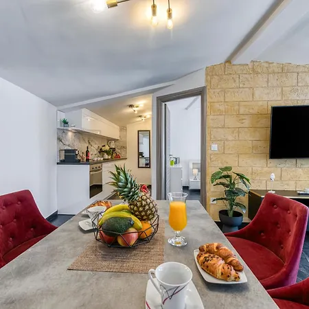 Nia Deluxe & Elegance