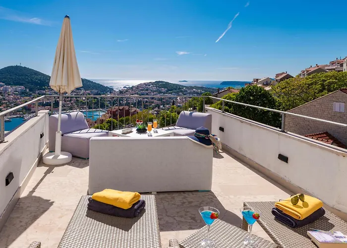 Nia Deluxe & Elegance