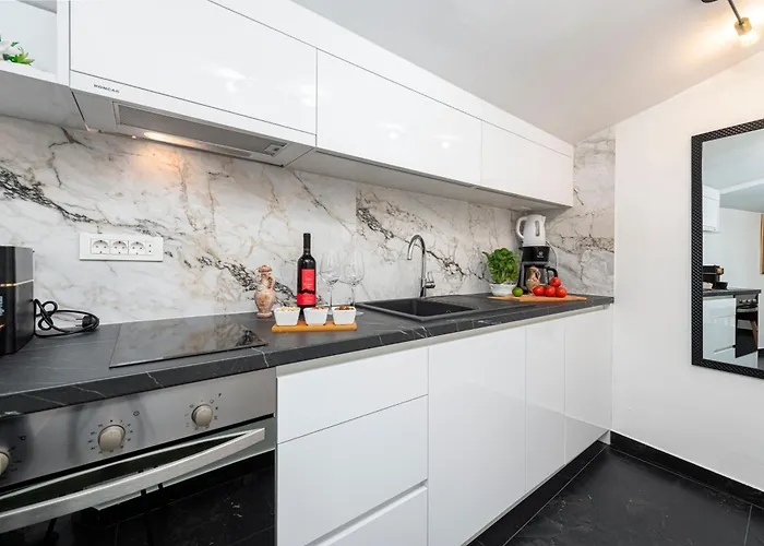 Nia Deluxe & Elegance