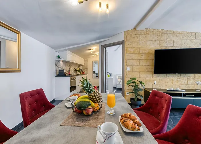 Nia Deluxe & Elegance